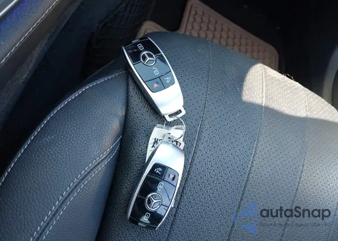 2018 Mercedes-Benz E 300 4Matic z USA, uszkodzony, nr VIN WDDZF4KB5JA384497